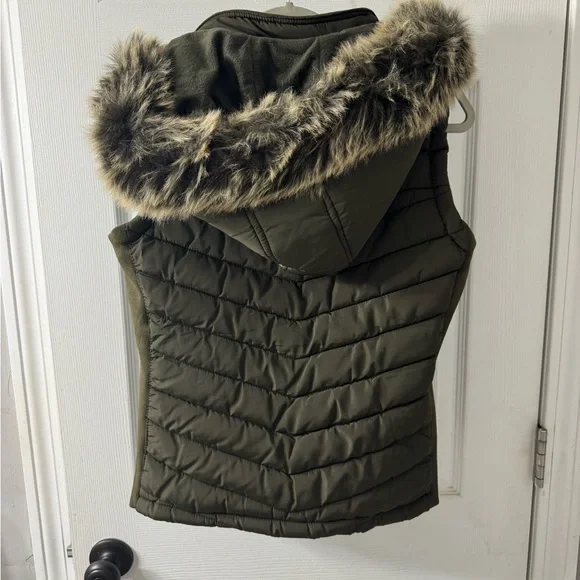 YMI Dark Green Quilted Vest with Faux Fur - Picture 2 of 2